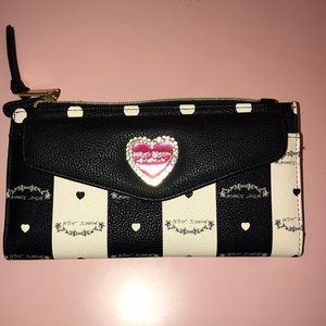 Black and white Betsey Johnson wallet